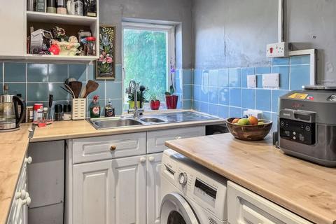 undefined, Queen Street - No Onward Chain