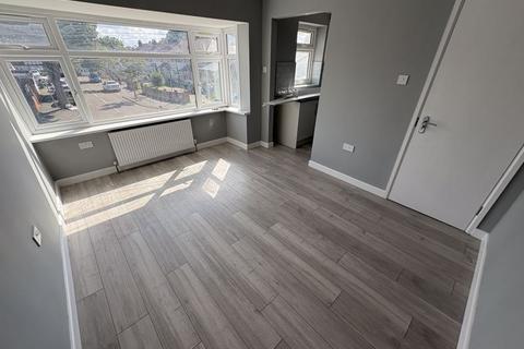 6 bedroom semi-detached house to rent, Whittington Avenue, Hayes, UB4