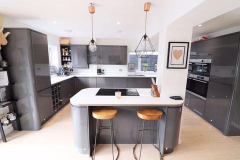 4 bedroom semi-detached house for sale, Vale Avenue, Findon Valley, Worthing