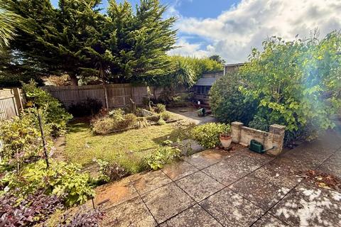 4 bedroom property for sale, Hengistbury Road, Bournemouth