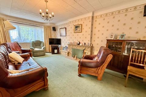 4 bedroom property for sale, Hengistbury Road, Bournemouth