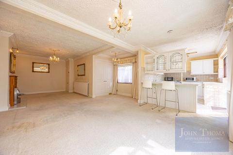 undefined, Caernarvon Drive, Clayhall IG5