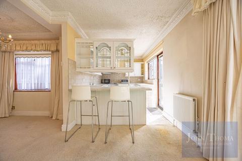 undefined, Caernarvon Drive, Clayhall IG5