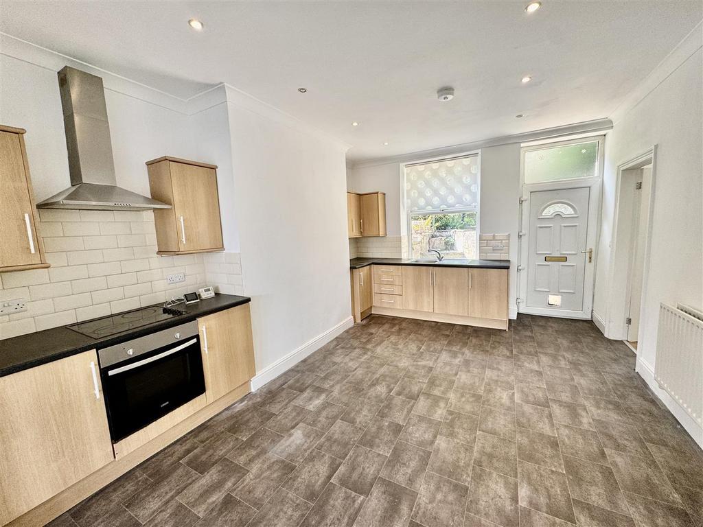 Fl 2 - Dining Kitchen