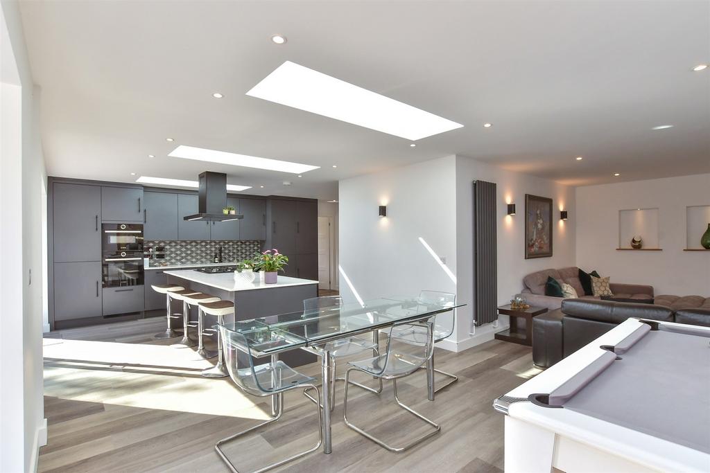 Lounge/ Kitchen/ Diner
