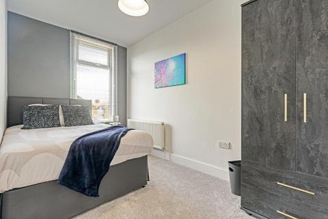 Mixed use to rent, Hayle Road, Maidstone, Kent, ME15 6PE