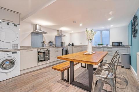 Mixed use to rent, Hayle Road, Maidstone, Kent, ME15 6PE