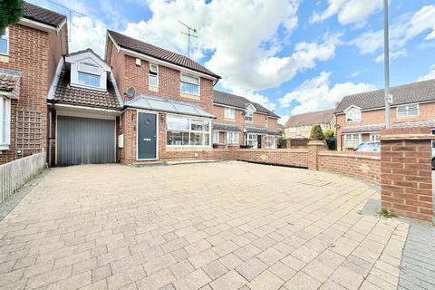 Cresswell Gardens, Barton Hills, Luton, Bedfordshire, LU3 4EX