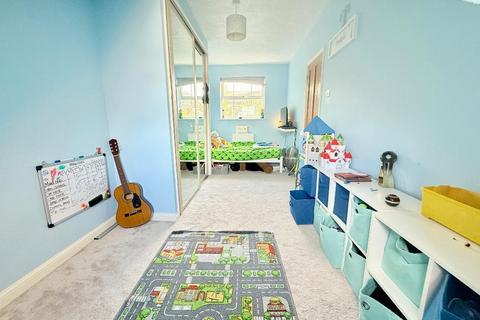 3 bedroom semi-detached house for sale, Cresswell Gardens, Barton Hills, Luton, Bedfordshire, LU3 4EX