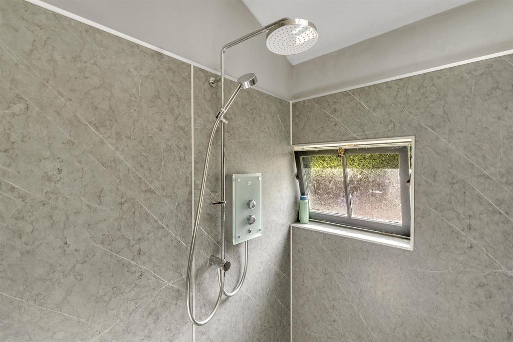 Bedroom 2 shower