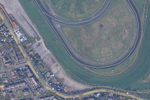 Land to rent, Staines Rd E Sunbury On Thames TW16 5AQ