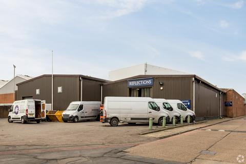 Warehouse to rent, Edgington Way Sidcup DA14 5EF