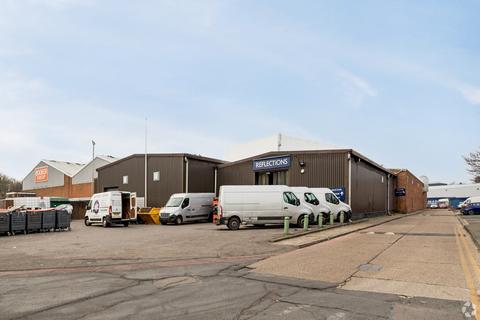 Warehouse to rent, Edgington Way Sidcup DA14 5EF