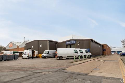 Warehouse to rent, Edgington Way Sidcup DA14 5EF