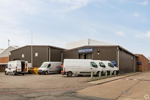 Warehouse to rent, Edgington Way Sidcup DA14 5EF