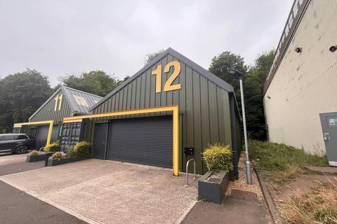 Warehouse to rent, Bellfield Rd High Wycombe HP13 5GX