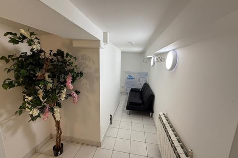 Retail property (high street) to rent, 28-28A Scot Ln Doncaster DN1 1ES
