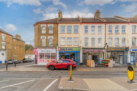 FlatB Bounces Road, London