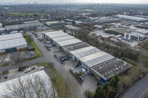 Warehouse to rent, Preistley Rd Manchester M28 2LX