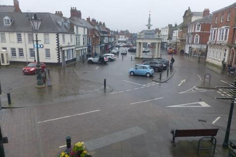 Retail property (high street) to rent, 2 Saturday Market Beverley HU17 8BB