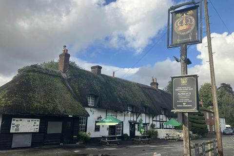 Pub for sale, Romsey Rd Stockbridge SO20 6PW