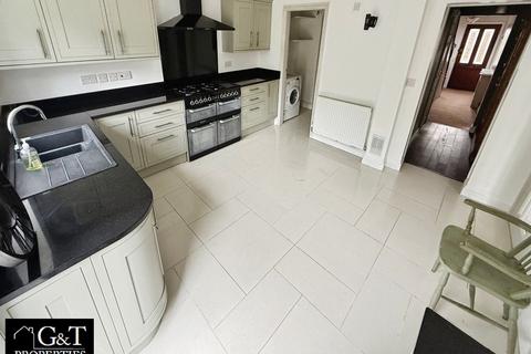 3 bedroom semi-detached house to rent, The Portway, Kingswinford