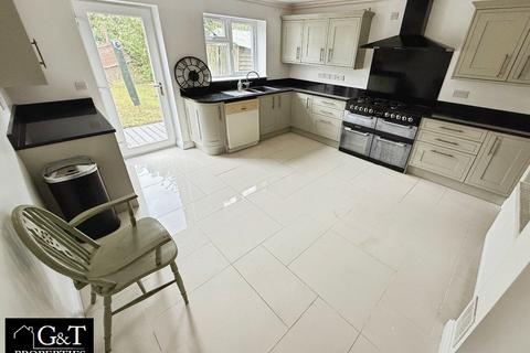 3 bedroom semi-detached house to rent, The Portway, Kingswinford