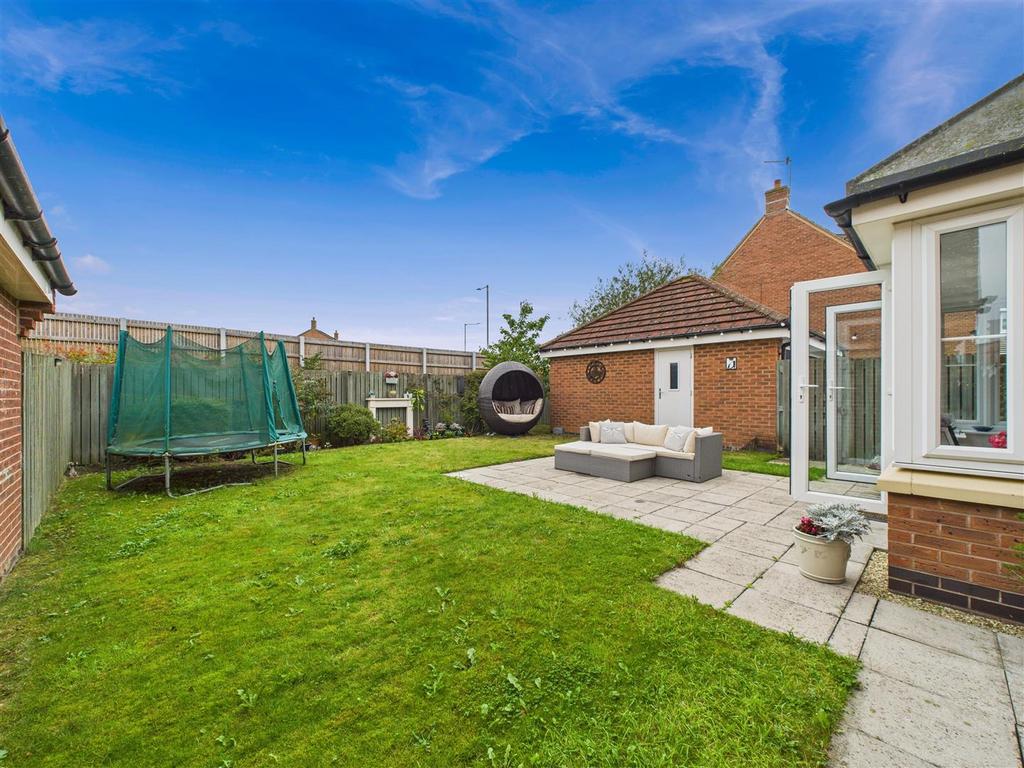 CAM03303 G0-PR0203-STILL029.jpg