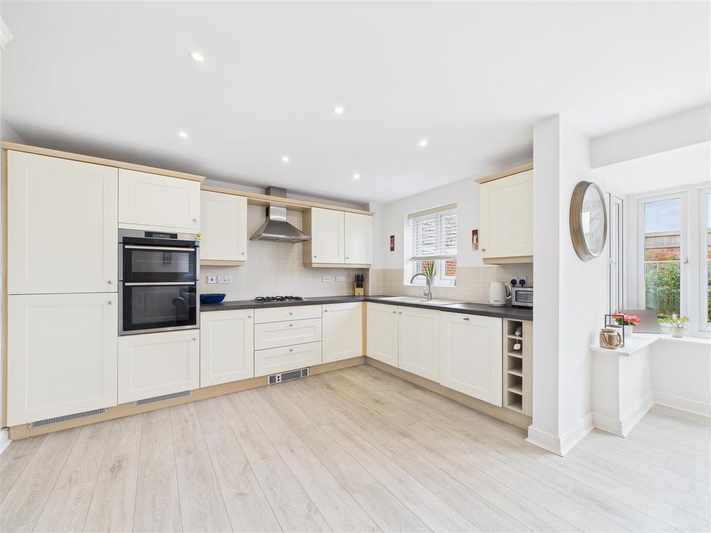 CAM03303 G0-PR0203-STILL002.jpg