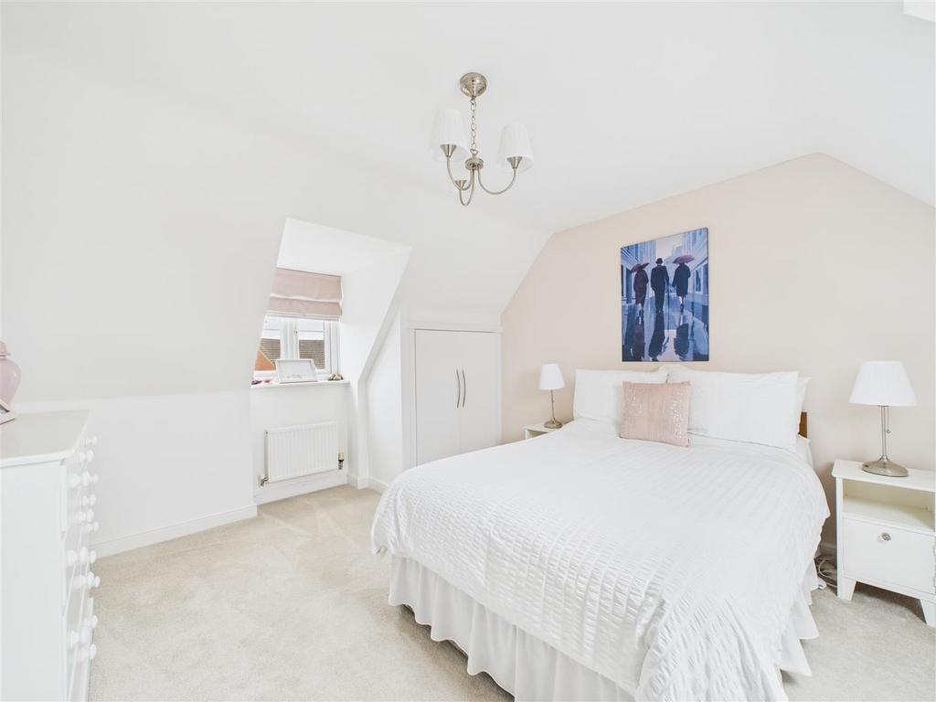 CAM03303 G0-PR0203-STILL025.jpg