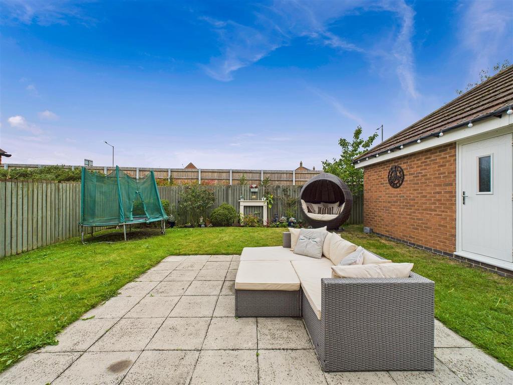 CAM03303 G0-PR0203-STILL028.jpg