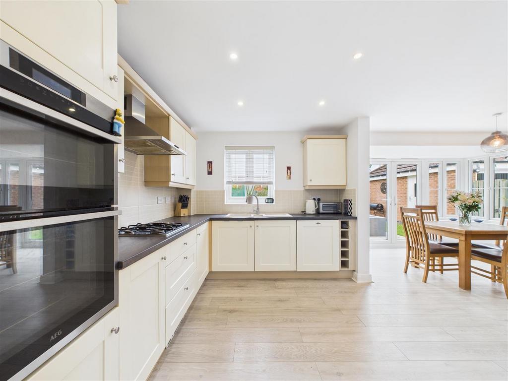 CAM03303 G0-PR0203-STILL004.jpg