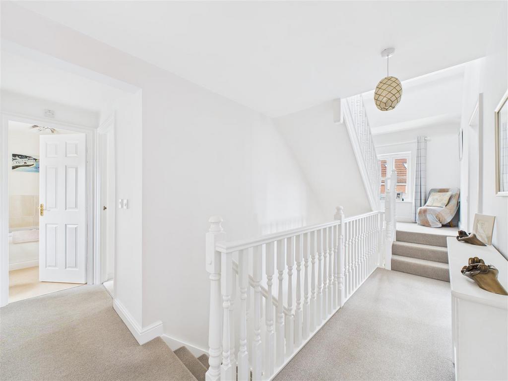 CAM03303 G0-PR0203-STILL020.jpg