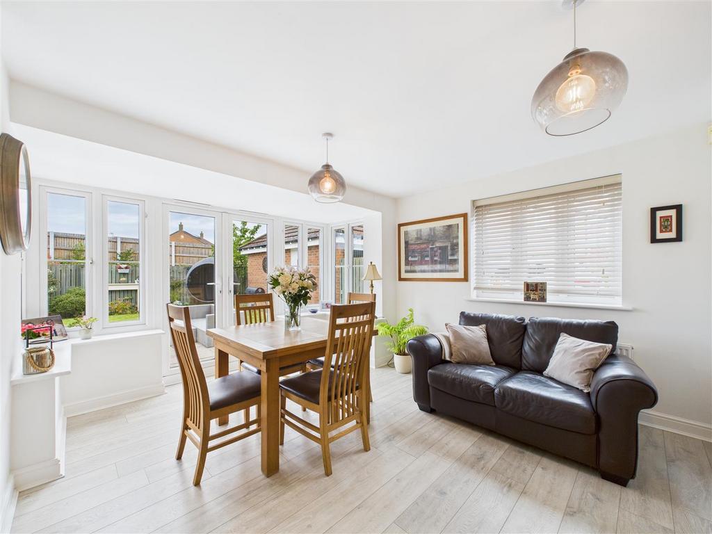 CAM03303 G0-PR0203-STILL003.jpg