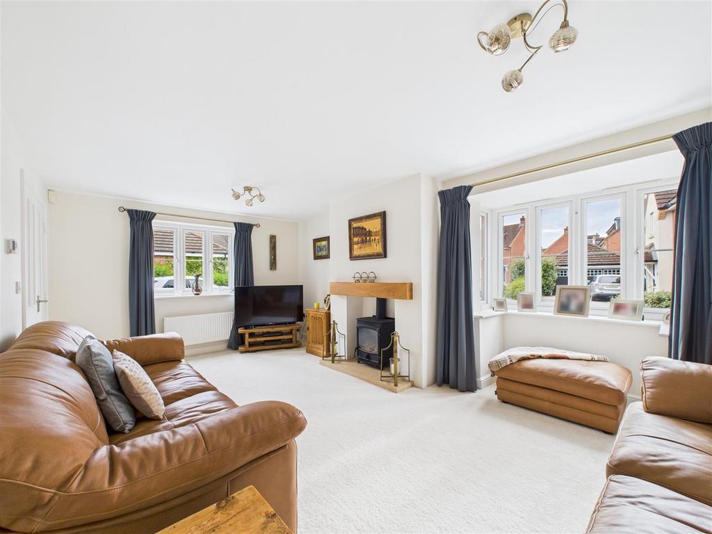 CAM03303 G0-PR0203-STILL010.jpg