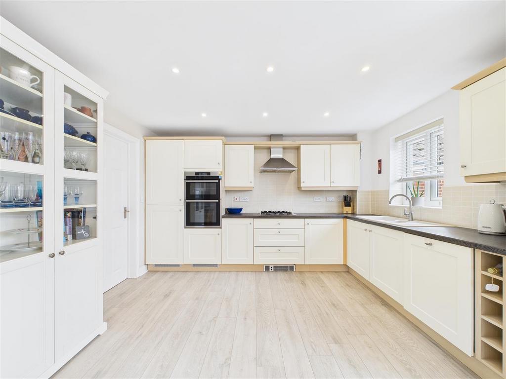 CAM03303 G0-PR0203-STILL007.jpg