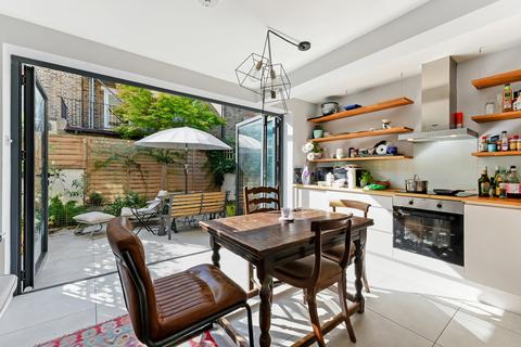 2 bedroom flat to rent, Marney Road, SW11