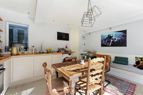 2 bedroom flat to rent, Marney Road, SW11