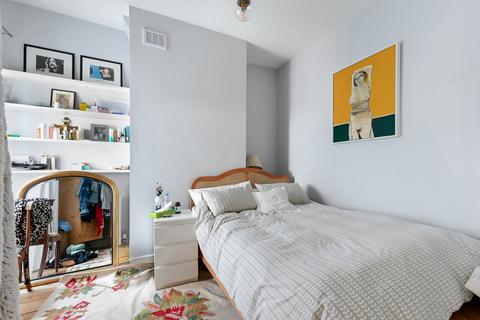 2 bedroom flat to rent, Marney Road, SW11