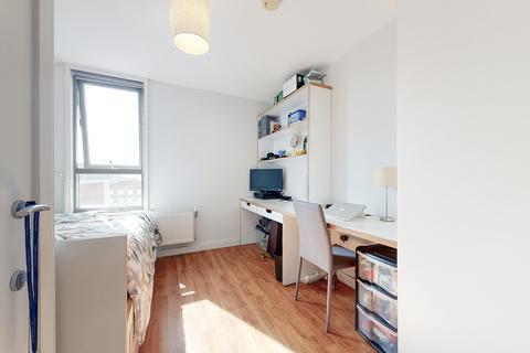 1 bedroom in a flat share to rent, Mile End Road, London E1