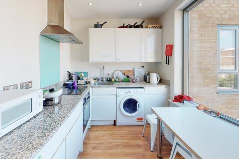 1 bedroom in a flat share to rent, Mile End Road, London E1