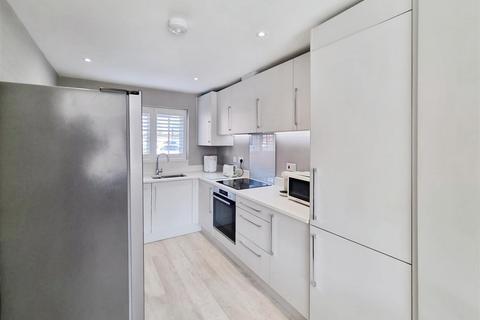undefined, Lakeside Avenue, Kings Langley WD4