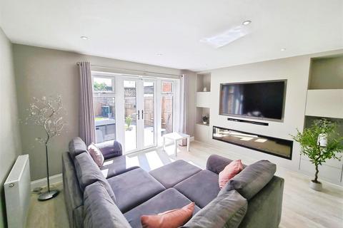 undefined, Lakeside Avenue, Kings Langley WD4