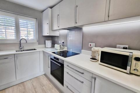 undefined, Lakeside Avenue, Kings Langley WD4