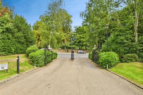 7, Springfield Park House Springfield Park, Horsham, RH12 2BQ