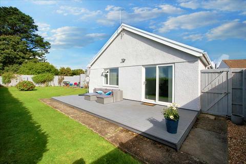 3 bedroom detached bungalow for sale, 28 Bishops Park