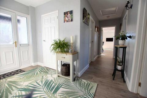 3 bedroom detached bungalow for sale, 28 Bishops Park