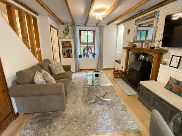 Open plan living room/kitchen