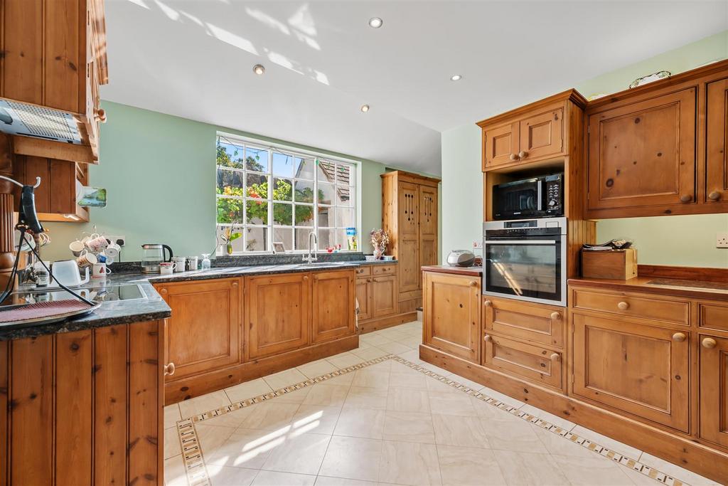 Kitchen to window.jpg