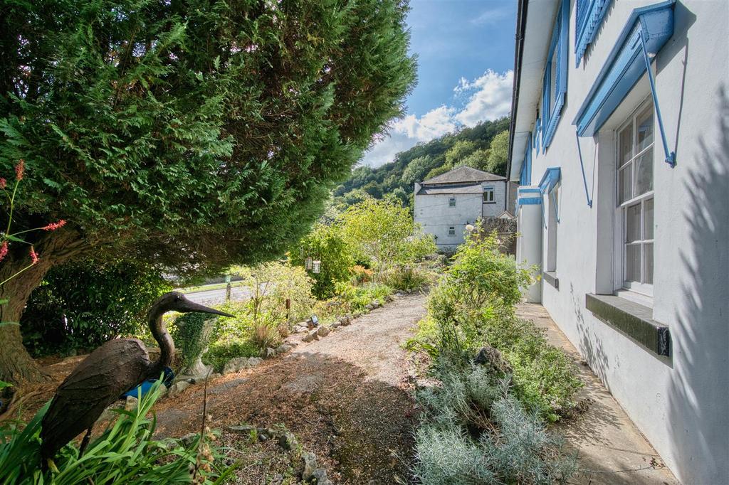 Front garden.jpg